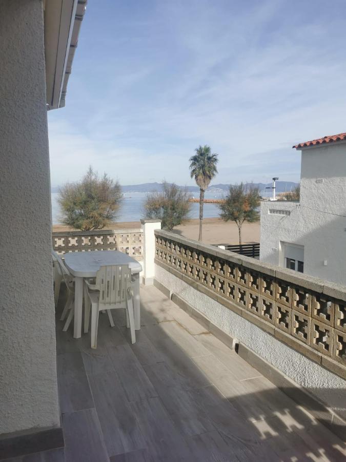 Apartamento En La Playa. Free Parking. Free Wifi L' Escala Luaran gambar