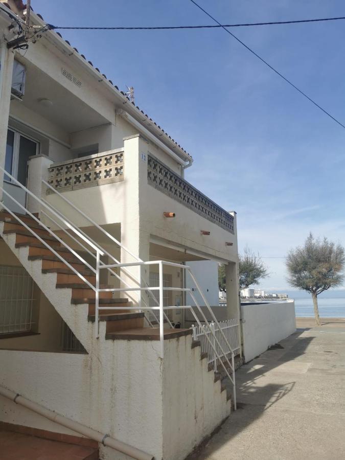 Apartamento En La Playa. Free Parking. Free Wifi L' Escala Luaran gambar