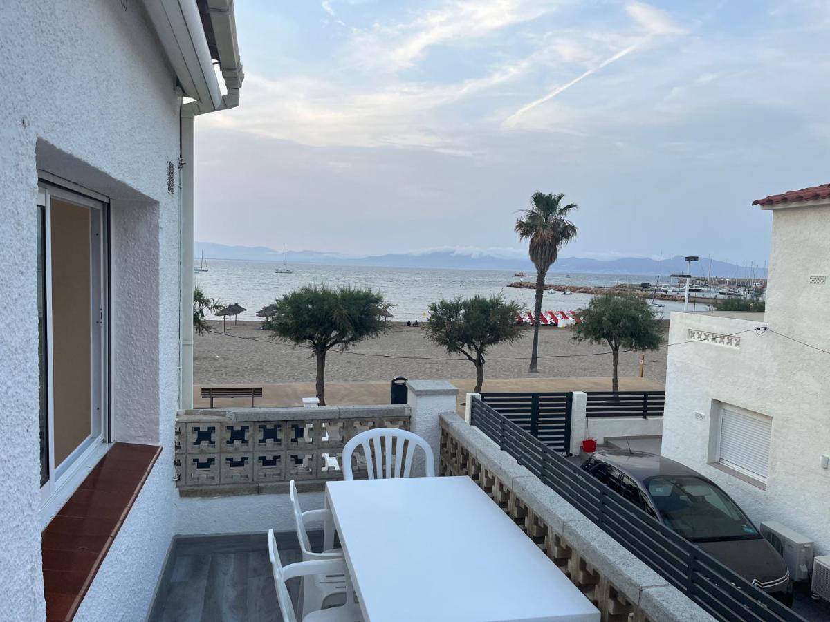 Apartamento En La Playa. Free Parking. Free Wifi L' Escala Luaran gambar